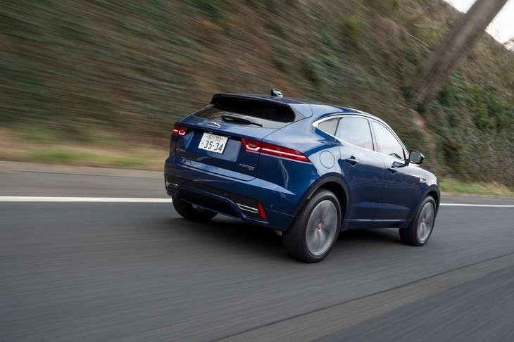 最高速は216km/h、0-100km/h加速のタイムは6.5秒を誇る。