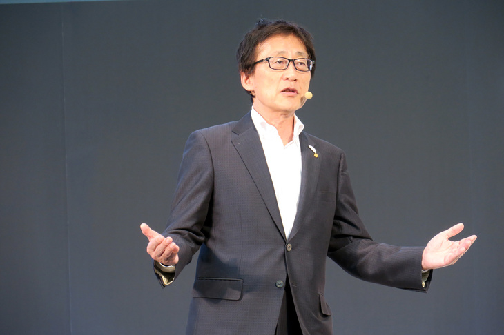 53年におよぶ「カローラ」の歴史を紹介する、トヨタ自動車の吉田守孝副社長。カローラの世界累計販売台数は2019年8月時点で4765万台となっており、間もなく5000万台に達するという。