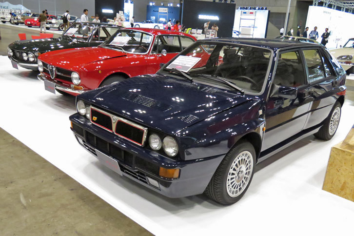 ガレーヂ伊太利屋の3台の展示車両。