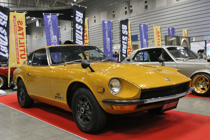 「スカイライン2000GT-R」と同じ2リッター直6 DOHC 24バルブのS20型エンジンを積んだ「日産フェアレディZ432」。RSスタートの出展で、価格応談。