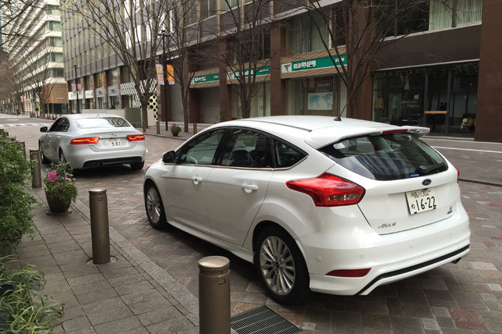 しばしば取材のお供としても活躍した。これは「ジャガーXE」の試乗取材に出掛けた時のショット。