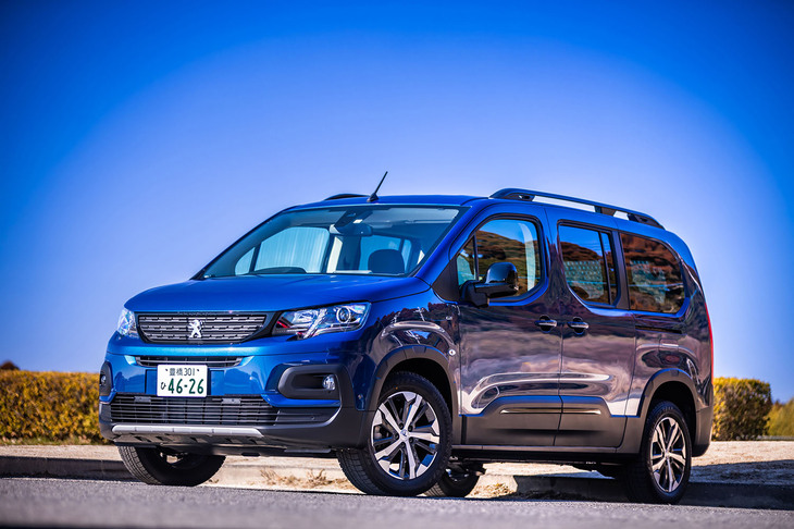 2023年1月に国内導入が発表された「プジョー・リフター」のロングボディーバージョン「リフター ロング」。上級グレード「GT」をベースに、全長とホイールベースを延ばしたSUVテイストのMPVで、拡大されたキャビンに3列目シートが備わっている。