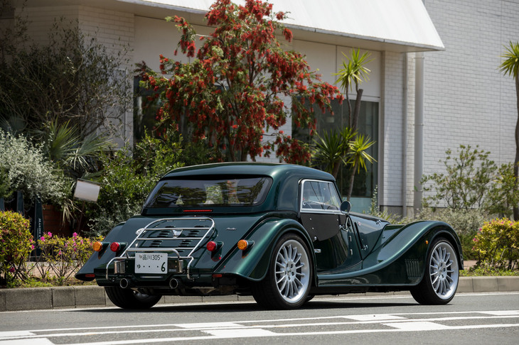 2019年3月のジュネーブショーで発表された「モーガン・プラスシックス」。伝統的な意匠は従来モデルから踏襲しているが、中身は全面的に刷新された。