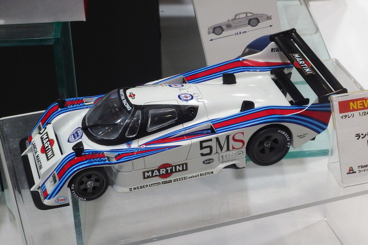 イタレリの1/24「ランチアLC2グループC」。WEC（世界耐久選手権）を席巻していた「ポルシェ956」に対抗すべくランチアが開発したマシン。2019年秋発売予定で価格は4800円。