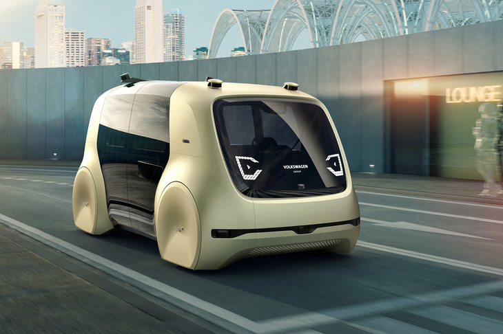 フォルクスワーゲンが2017年のジュネーブショーに合わせて発表した、完全自動運転車の「SEDRIC（セドリック）」は、カーシェアリングでの利用も考慮して企画されたコンセプトカーだ。本格的な自動運転は、今日一般的な個人所有のオーナーカーではなく、まずは商用や公共交通を中心に普及し、新しいビジネスや人とクルマの関係を創造していくものと思われる。