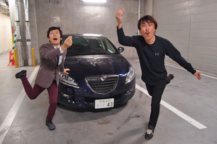 初対面での対談となったが、「アモーレ！」ポーズで打ち解けるお二人。