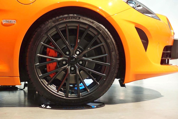 アルピーヌA110S（ヘリテージカラー採用車のフロントホイール）