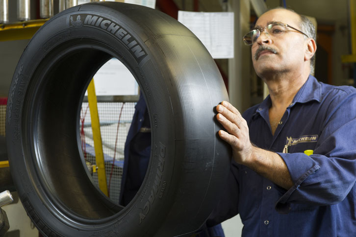 「ラジアルタイヤの誕生は素材の革命によって生み出された」とロベール氏は語る。「材料、物理、そして機械設計が有機的に結び付いて、初めて先進的なタイヤが誕生したのです」