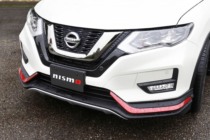 フロントのアンダースポイラーは、サイドスカートやリアのアンダースポイラーとのセットオプション（25万7040円）として提供される。