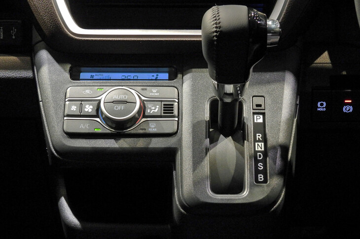 ダイハツ・ムーヴRS（センタークラスター）