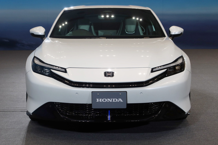 渕野「フロントまわりはいかがです？　『トヨタ・プリウス』に似ていると言われますが」　
	清水「気にならないですね」　
	ほった「いちいちそういう指摘をする人って、丸いシールドビームが義務づけられていた時代や、リトラの全盛期は、どうしていたんですかね？　世の中全部のクルマに難癖つけてたのかな」