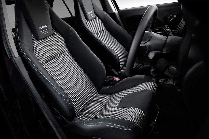 レカロ製シート。