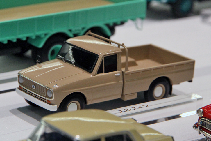 これまたマニアックなモデルである「エルフィン」。初代「エルフ」の兄弟車となる、最大積載量1750kgの小型ボンネットトラックだ。