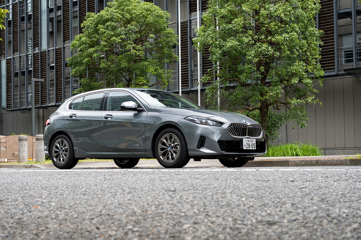 今回の試乗車は「BMW 120オリジナル」。現行型からガソリン車のモデルネームの「i」がなくなっているが、120はこれまでどおり「イチニーマル」と呼称する。