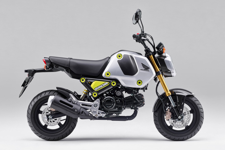 たくましい見た目の「ホンダ・グロム」は、2021年3月の改良で新開発の123ccエンジンを搭載。ABSも標準装備して、39万0500円の値を付ける。