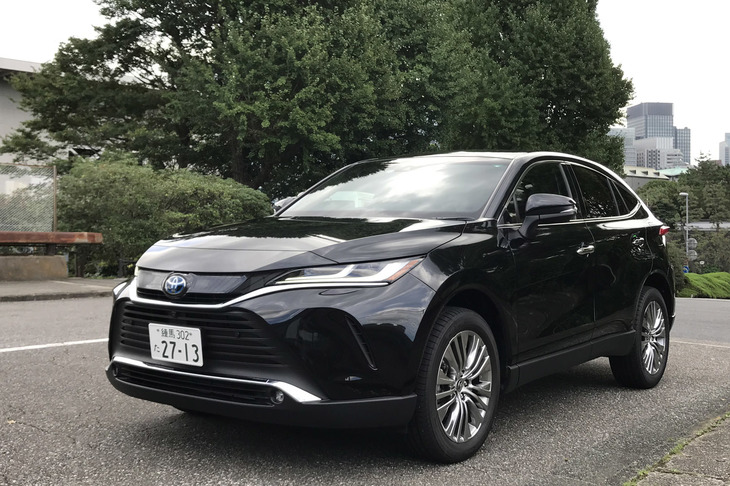 新型SUV「トヨタ・ハリアー」は、「モテそうカー」の典型だ。内装の質感が高く、装備も充実。「レクサスRX」に負けず劣らずのイケメンでもある。