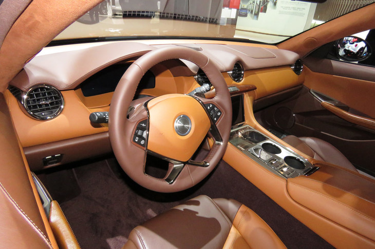 カルマ・レヴェーロ（インテリア）