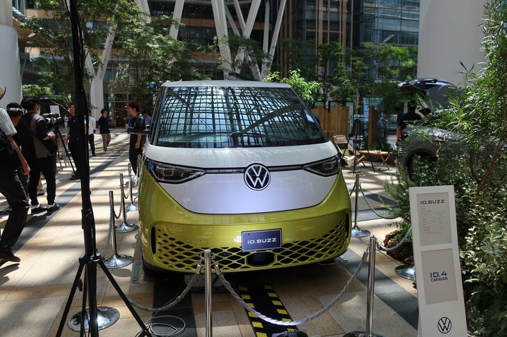 「Volkswagen ID.4 Caravan Tokyo」の会場には、「ID.Buzz」も展示されている。