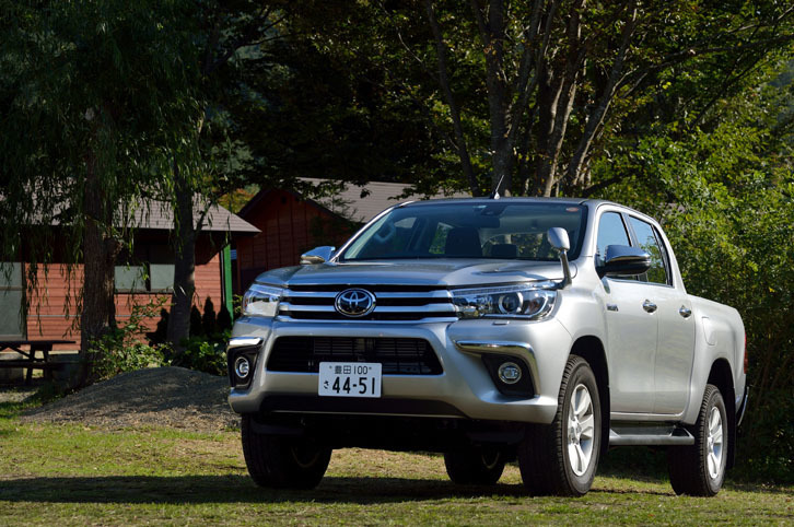 ボディーカラーは、写真のシルバーメタリックを含む全5色がラインナップされる。