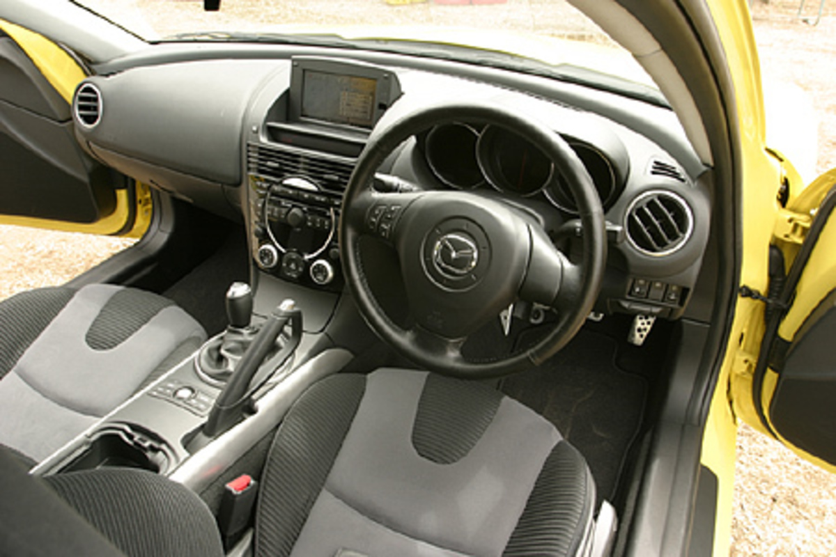 Mazda RX 8 操舵 マツダRX-8（4AT）／RX-8 TypeS（6MT）【試乗記】 個人的なベスト