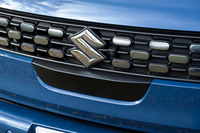 ADASも、より高度な広角単眼カメラ＋ミリ波レーダー方式に変更。車線逸脱抑制機能が操舵支援も行うようになったり、車線維持支援機能がカーブで車速コントロールをするようになったり、上級グレードのアダプティブクルーズコントロールに停車保持機能が追加されたりと、機能が大幅に強化された。