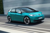電気自動車（EV）専用プラットフォーム「MEB」を使う「フォルクスワーゲンID.3」は「ゴルフ」サイズのEVだ。
