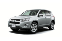 日本では2016年まで販売されていた3代目「RAV4」。2005年のデビュー時の、国内の月間目標販売台数2000台に対し、グローバルでの年間目標販売台数30万台という数字が、3代目の置かれた状況を象徴している。