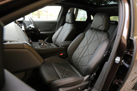 「グランシック」グレードに標準設定される、リヴォリ・インテリアの前席。エアカプセルを使ったマッサージ機能が備わっている。