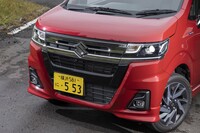 「カスタムZ」はかつての「FZ」系グレードに代わって登場。眼光鋭いヘッドランプや大型グリルなど、いわゆる“カスタム”らしいデザインを追求している。