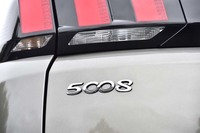 新型「プジョー5008」は、2016年9月のパリモーターショーで世界初公開され、日本市場には2017年9月に導入された。