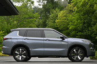 三菱が「アウトランダー」を大幅改良　新バッテリー採用で100kmを超えるEV走行換算距離を実現の画像