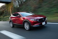 「マツダ3」に続く、マツダの新世代商品群第2弾として発売された「CX-30」。シャシーなどの基本コンポーネントはマツダ3と同じ。