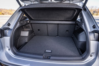 後席使用時の荷室容量は、従来モデルより37リッター大きい652リッター。後席をすべて前方に倒すと、最大で荷室容量を1650リッターまで拡大できる。