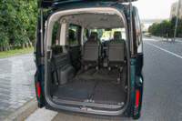 室内空間はさまざまなレイアウトが可能。（写真をクリックするとシートアレンジの様子が見られます）