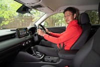 「クーペらしさを強めているので先代モデルよりも狭くなっているように感じるかもしれませんが、後席などはかえって広くなっているんです。荷室もゴルフバッグやスーツケースなどの主要なものがきちんと積めるようになっています」