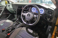 「ゴルフTSIハイライン」のインテリア。