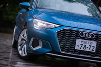 「A3スポーツバック ファーストエディション」には、配光を自動調整する「マトリクスLEDヘッドライト＆ダイナミックインジケーター」が標準装備される。