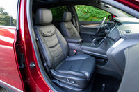 上級グレード「プラチナム」に備わるセミアニリンフルレザーシート。前席だけでなく後席にもシートヒーターが備わるほか、前席にはベンチレーション機能も採用されている。