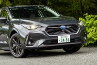 全体的には先代モデルに酷似しているが、ヘッドランプが細くなり、グリルは大きくなった。