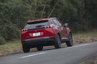 フロントアクスルに積まれる駆動用モーターは最高出力136PS、最大トルク260N・mを発生する。