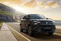 スズキが初の量産電気自動車「eビターラ」を発表　2025年夏の市場投入を予定の画像