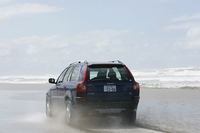 【スペック】
	XC90オーシャンレースリミテッド（7人乗り）:全長×全幅×全高＝4800×1900×1780mm／ホイールベース＝2855mm／車重＝2130kg／駆動方式＝4WD／2.5リッター直5DOHC20バルブターボ・インタークーラー付（209ps/5000rpm、32.6kgm/1500-4500rpm）／価格＝685万円（テスト車＝同じ）
	 