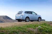 今回のもう一人（一台？）の主役である「三菱アウトランダーPHEV」。三菱自慢の4WD技術とプラグインハイブリッドシステムを組み合わせることで、高い走破性と優れた燃費性能を両立している。