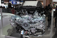 「レヴォーグ」に搭載される直噴ターボ「DIT」エンジン。1.6リッターと2リッターの2種類が用意される。
    