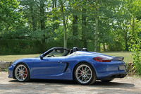 電子制御ダンパーのPASMは装着されず、車高が20mm低くなるスポーツサスペンションが採用されている。