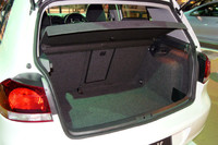 ラゲッジルーム容量は、先代と同じく350リッター。