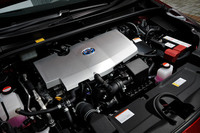 パワーユニットは1.8リッター直4ガソリンエンジンと2つの電動モーターの組み合わせ。モーターが複軸配置になり、リダクションギアが遊星歯車式から平行軸歯車式に変更されるなど、大幅な改良が図られている。