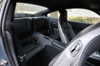 リアシートは背もたれを倒すことで、フラットな荷室スペースとしても使うことができる。