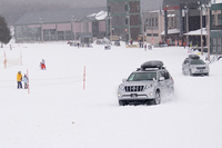 ゲレンデを駆け上る「ランドクルーザー プラド」。