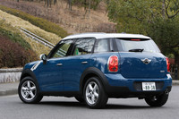2011年1月に日本上陸を果たしたMINIの「クロスオーバー」シリーズ。MINIファミリー初の5ドア・ハッチバックモデルで、上位グレードには初の4WDモデルもラインナップする。